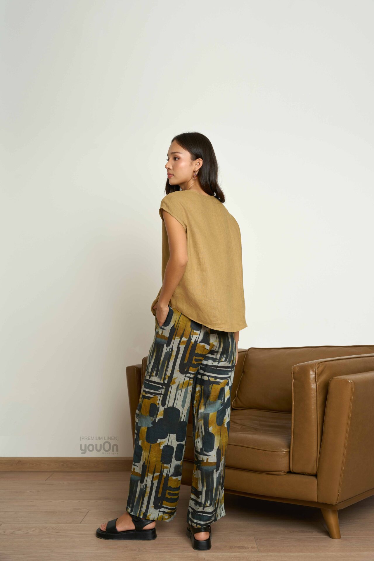 Áo Basic Olive, quần Tricky họa tiết sơn dầu (3)